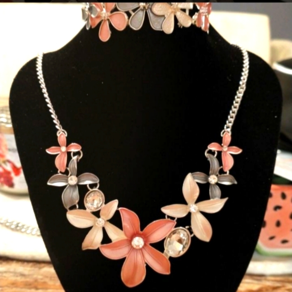 Together Necklace and bracelet flowers 🌷🌷